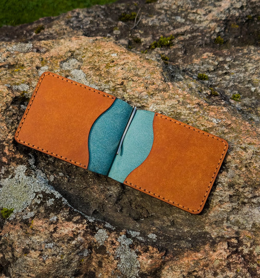 Kaarditasku rahaklambriga