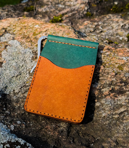 Kaarditasku rahaklambriga