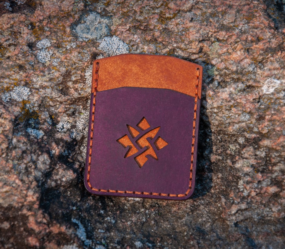 Mustriga kaarditasku "Päike"