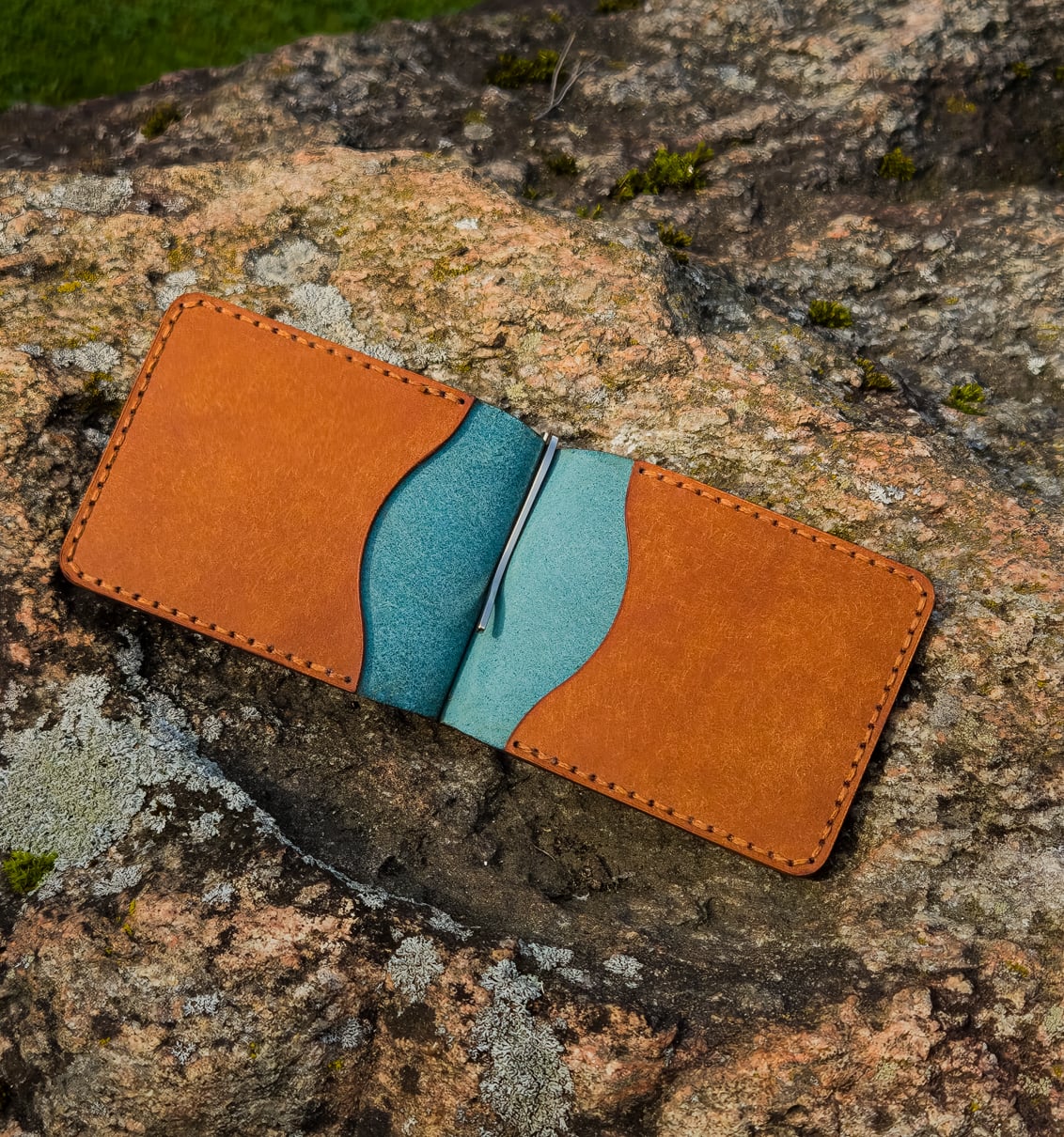 Kaarditasku rahaklambriga